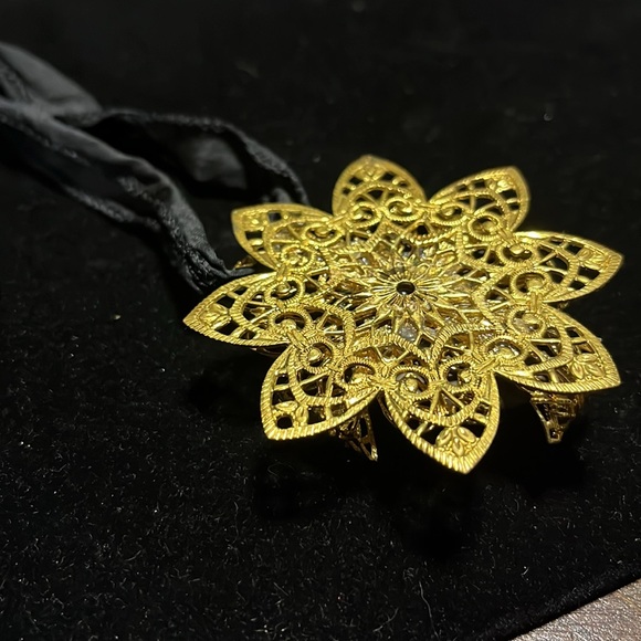 Chunky Hypersthene Amulet golden filigree wrapped set on a black silk cord - Picture 3 of 7